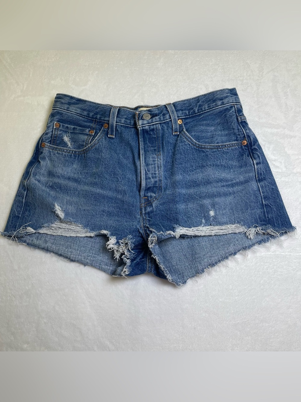 Levi’s 501 High Rise Distressed Cutoff Denim Shorts Medium Wash W32